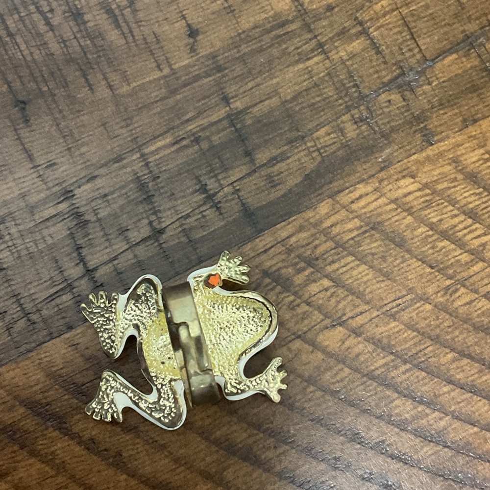 Frog Ring with Green Gem and Crystals - Picture 4 of 4